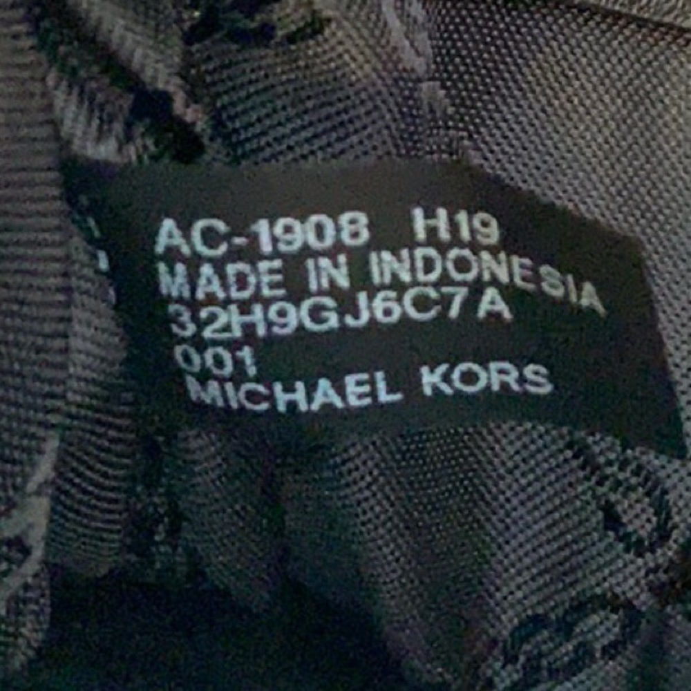 🖤New MICHAEL KORS 🖤LARGE FLAP BLACK CHAIN XBODY - Picture 5 of 10